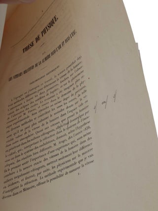 Thèse présentée à la faculté des sciences de Paris... Sur les vitesses rélatives de la lumière dans l’air et dans l’eau.
