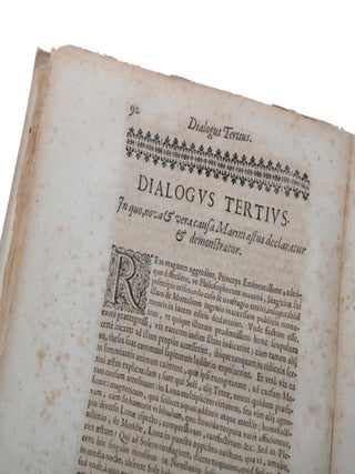 Dialogi physici, in quibus de motu terrae disputatur, marini aestus nova causa proponitur, necnon aquarum & mercurii supra libellam elevatio examinatur ...